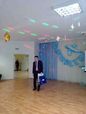Директор Белгосстраха Шмегельский Д.В. поздравил коллектив и учащихся центра с праздником